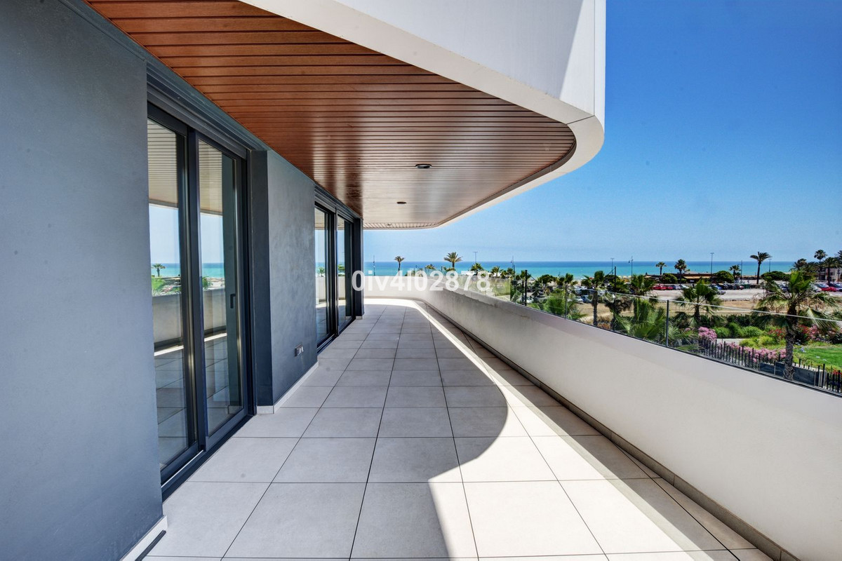 Se vende Apartamento Planta Media de 3 dormitorios en Costa Del Sol, Málaga, España