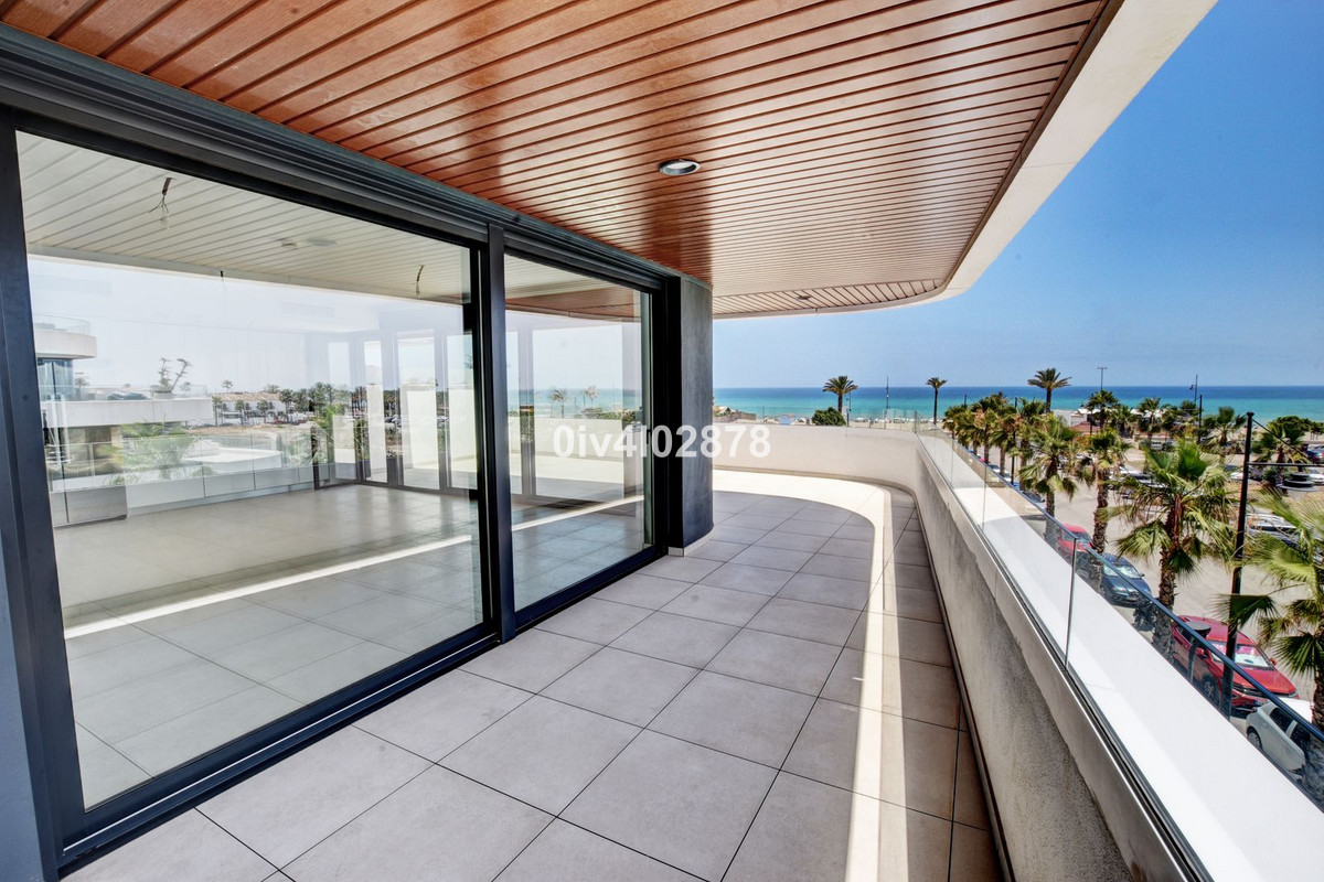 Se vende Apartamento Planta Media de 3 dormitorios en Costa Del Sol, Málaga, España