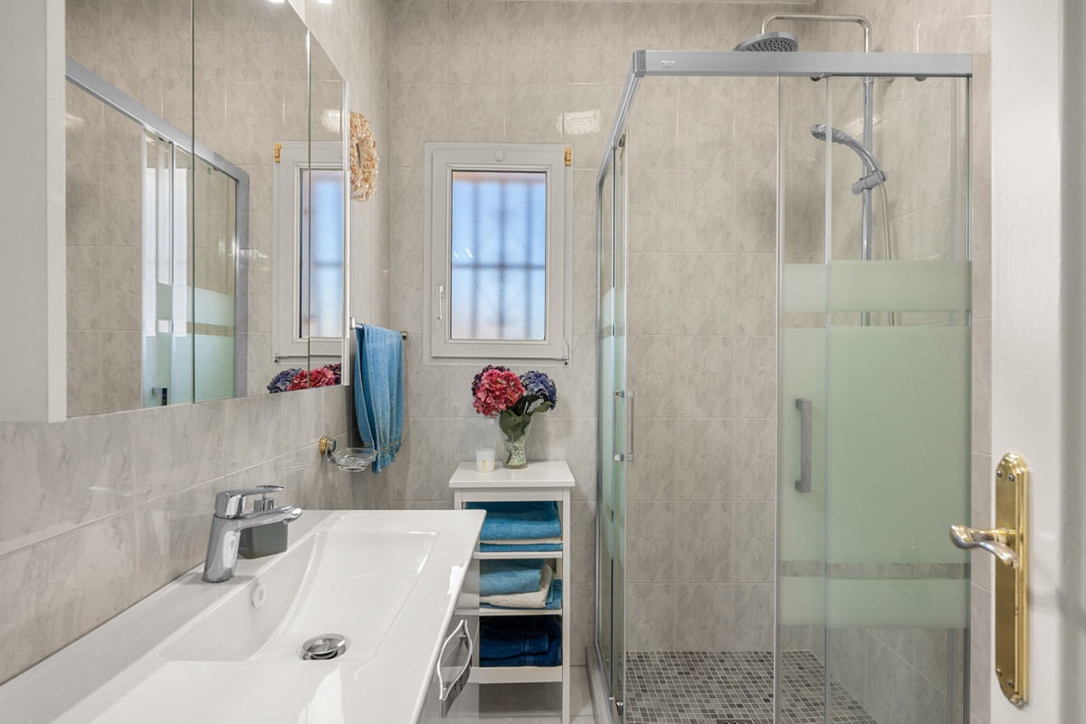 Se vende Villa - Chalet de 3 dormitorios en Costa Blanca, Alicante, España