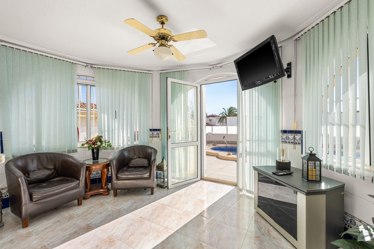 Se vende Villa - Chalet de 3 dormitorios en Costa Blanca, Alicante, España