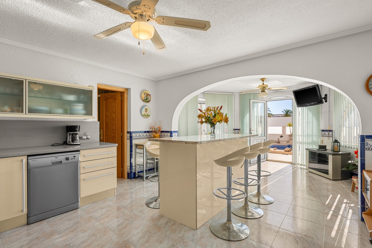 Se vende Villa - Chalet de 3 dormitorios en Costa Blanca, Alicante, España