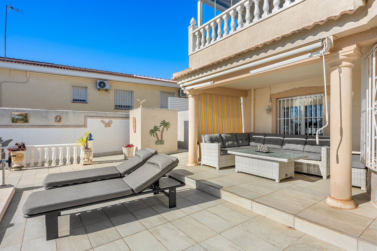 Se vende Villa - Chalet de 3 dormitorios en Costa Blanca, Alicante, España
