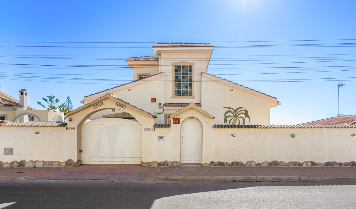Se vende Villa - Chalet de 3 dormitorios en Costa Blanca, Alicante, España
