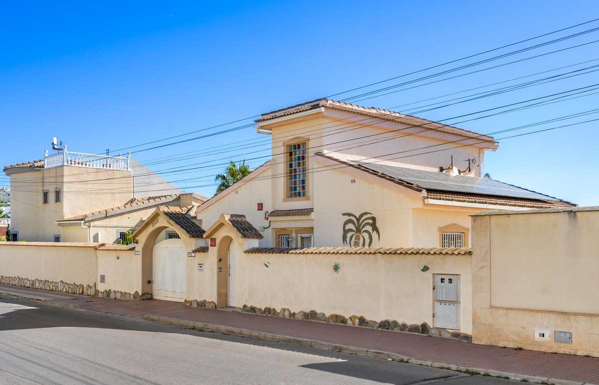 Se vende Villa - Chalet de 3 dormitorios en Costa Blanca, Alicante, España