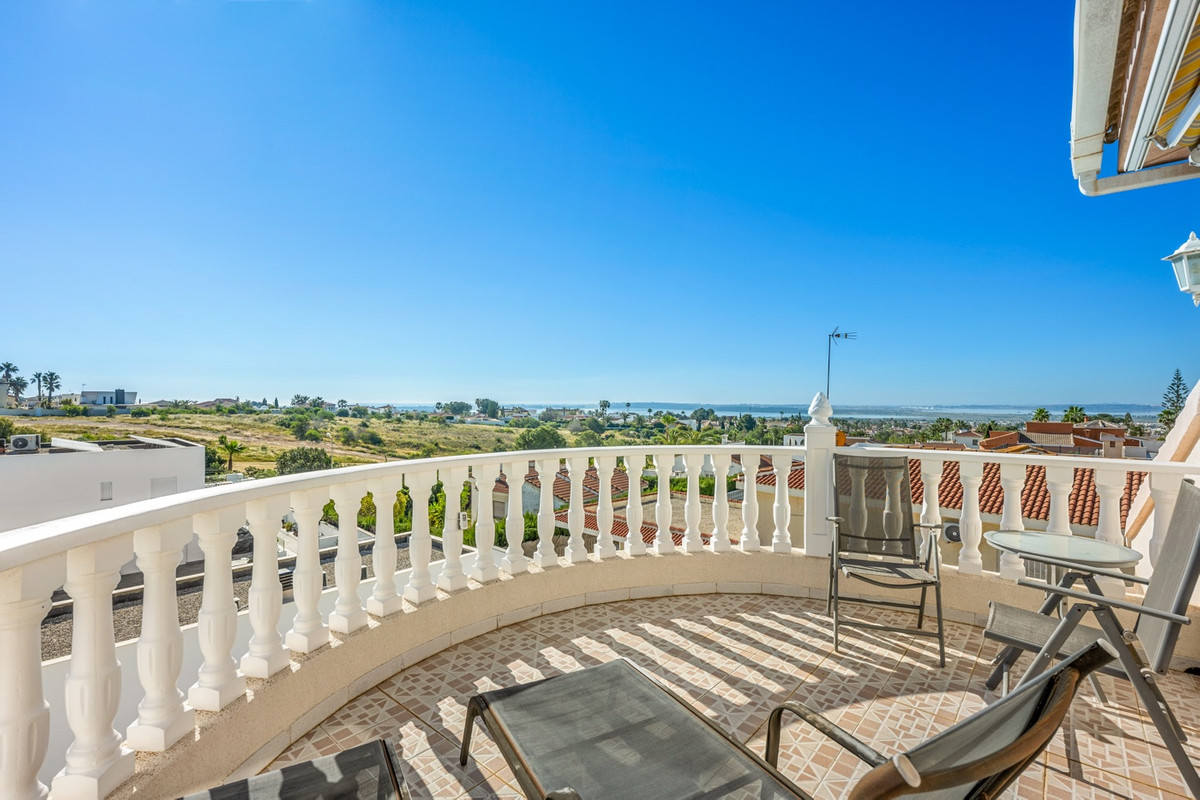 Se vende Villa - Chalet de 3 dormitorios en Costa Blanca, Alicante, España