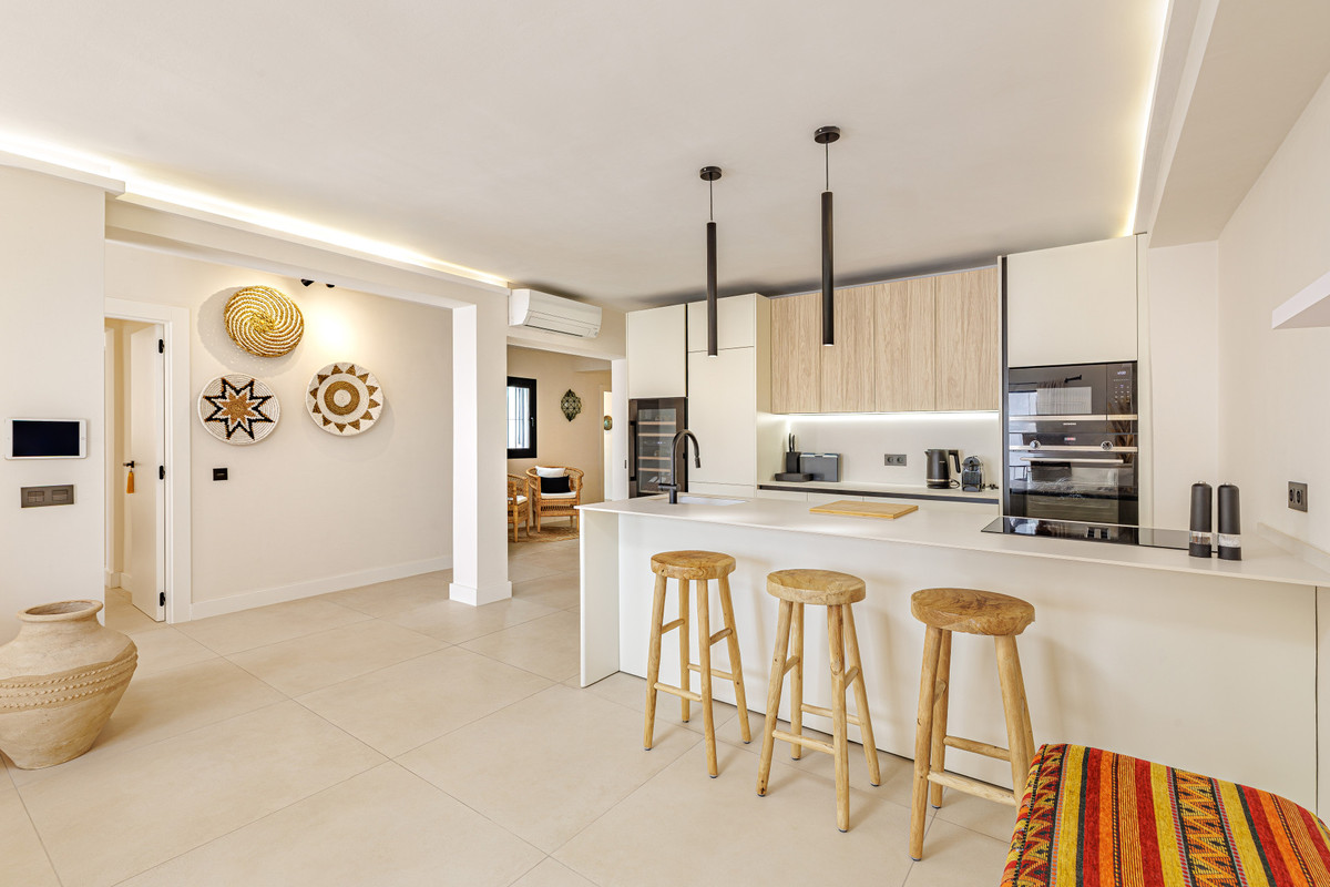3 Bed Apartment for sale in Marbella Costa Del Sol, Málaga, Spain