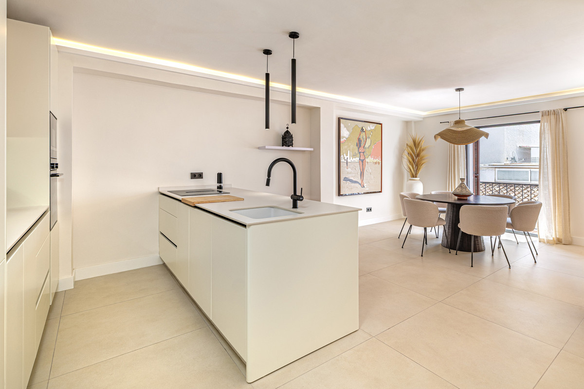 3 Bed Apartment for sale in Marbella Costa Del Sol, Málaga, Spain
