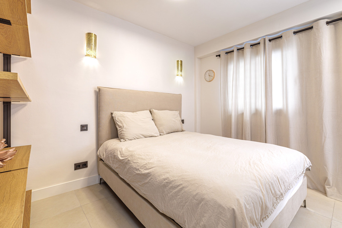 3 Bed Apartment for sale in Marbella Costa Del Sol, Málaga, Spain