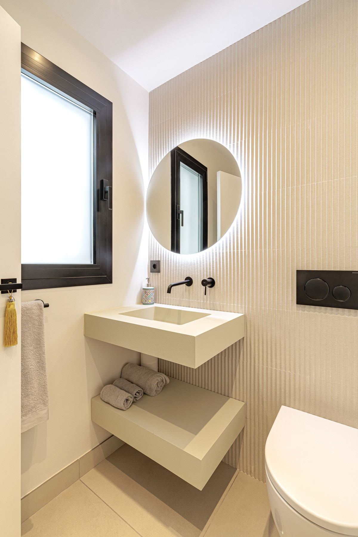 3 Bed Apartment for sale in Marbella Costa Del Sol, Málaga, Spain