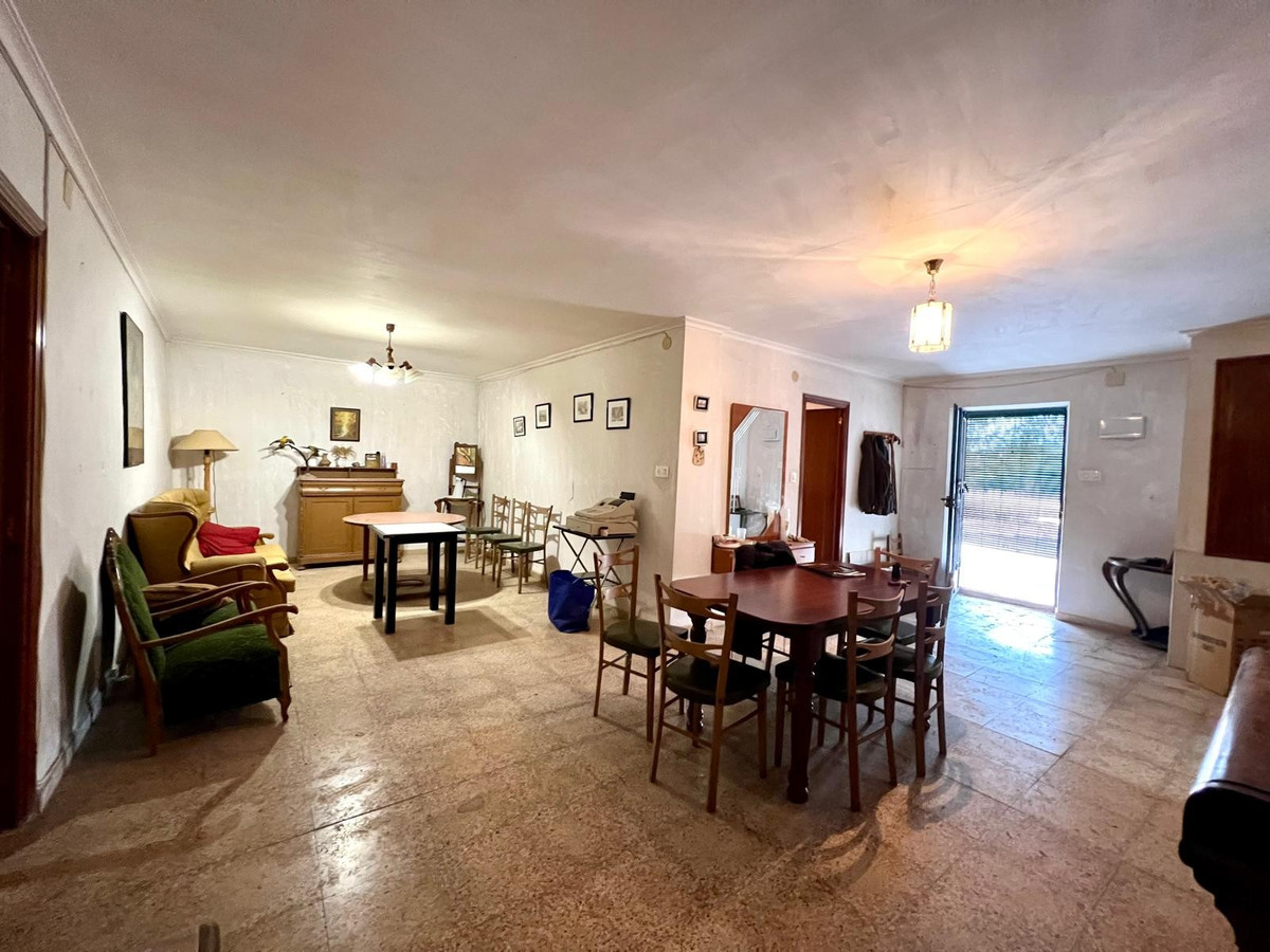 10 Bed Townhouse for sale in Monóvar Costa Blanca, Alicante, Spain