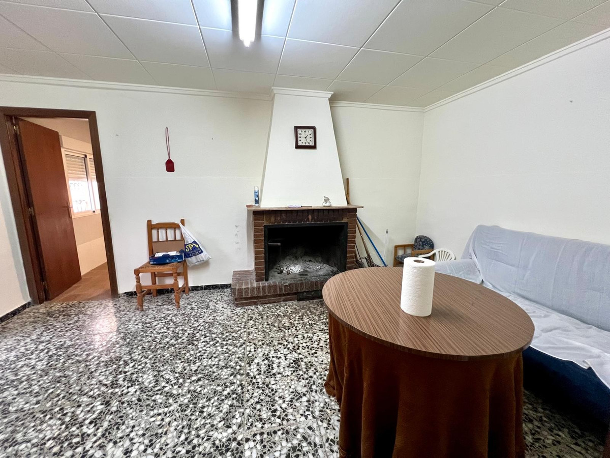 10 Bed Townhouse for sale in Monóvar Costa Blanca, Alicante, Spain