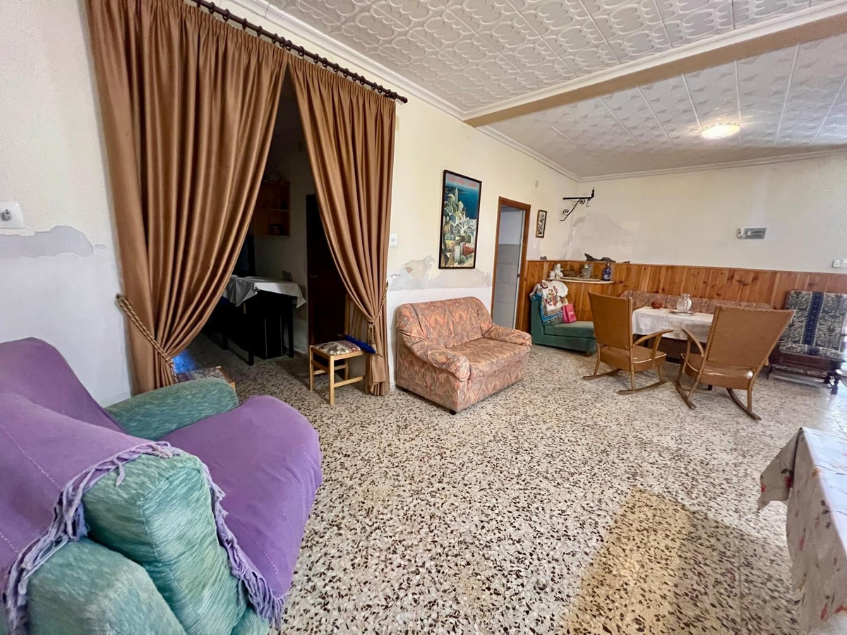 10 Bed Townhouse for sale in Monóvar Costa Blanca, Alicante, Spain