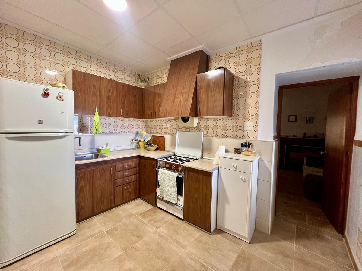 10 Bed Townhouse for sale in Monóvar Costa Blanca, Alicante, Spain