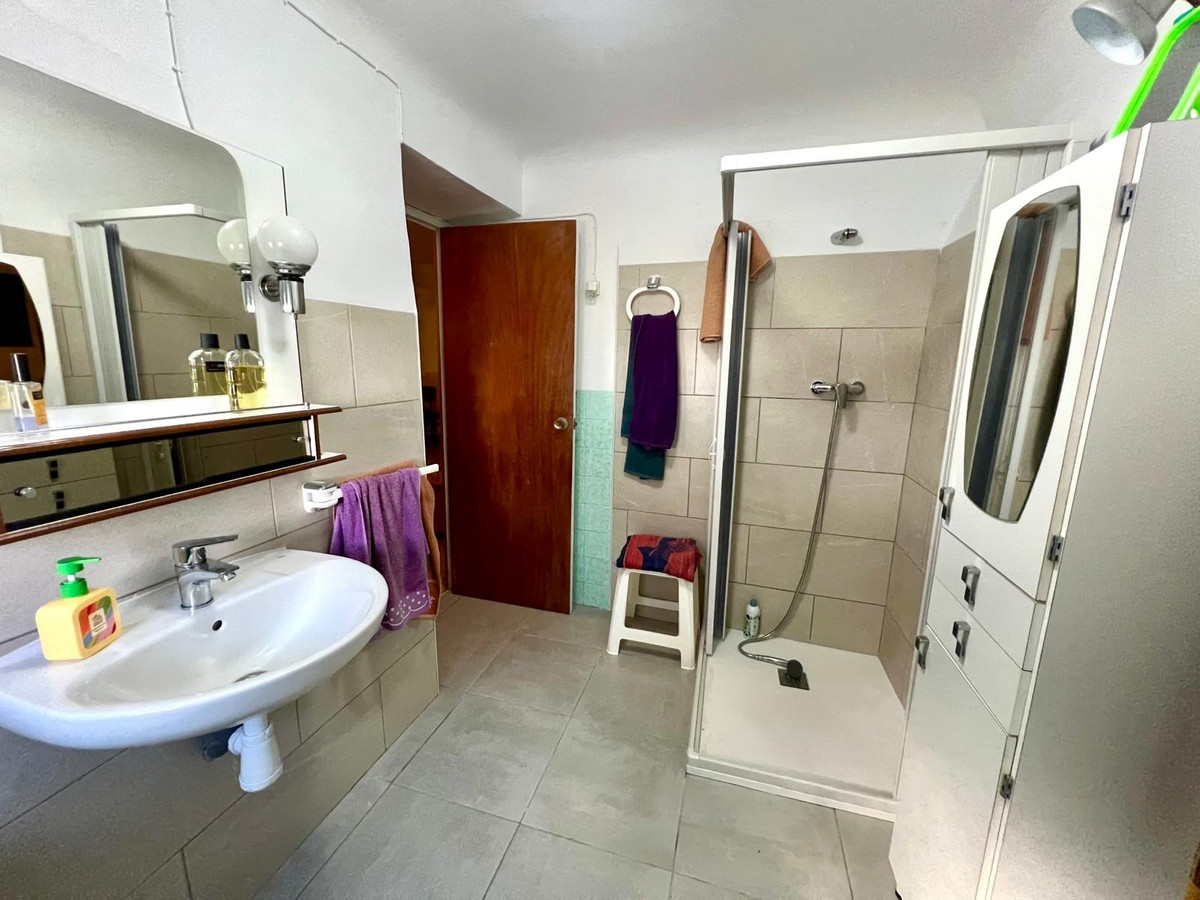 10 Bed Townhouse for sale in Monóvar Costa Blanca, Alicante, Spain