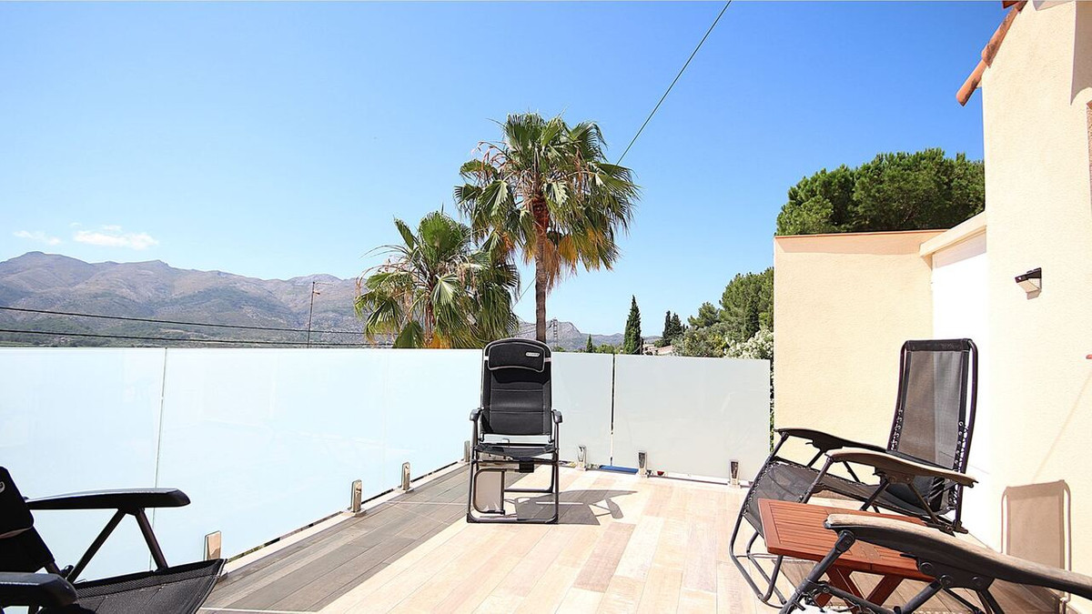 Se vende Villa - Chalet de 4 dormitorios en Costa Blanca, Alicante, España