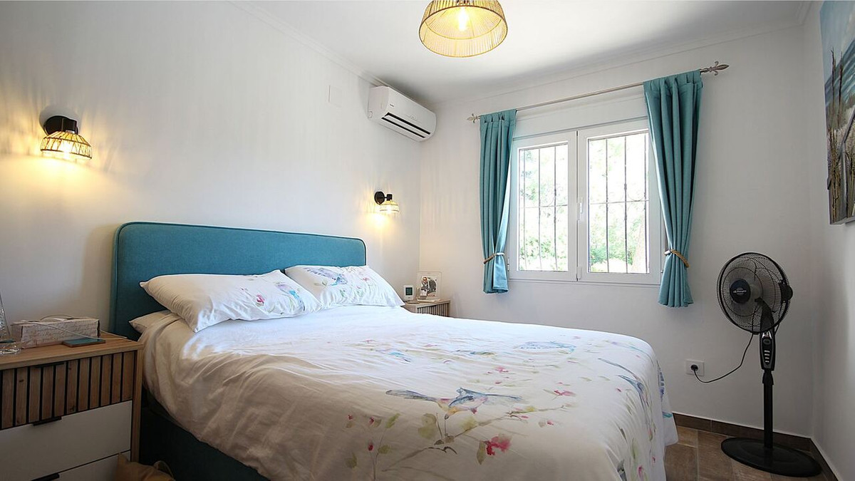 Se vende Villa - Chalet de 4 dormitorios en Costa Blanca, Alicante, España
