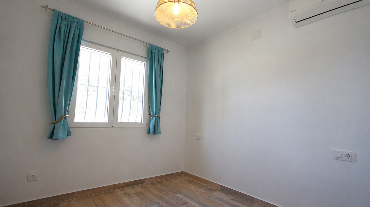 Se vende Villa - Chalet de 4 dormitorios en Costa Blanca, Alicante, España