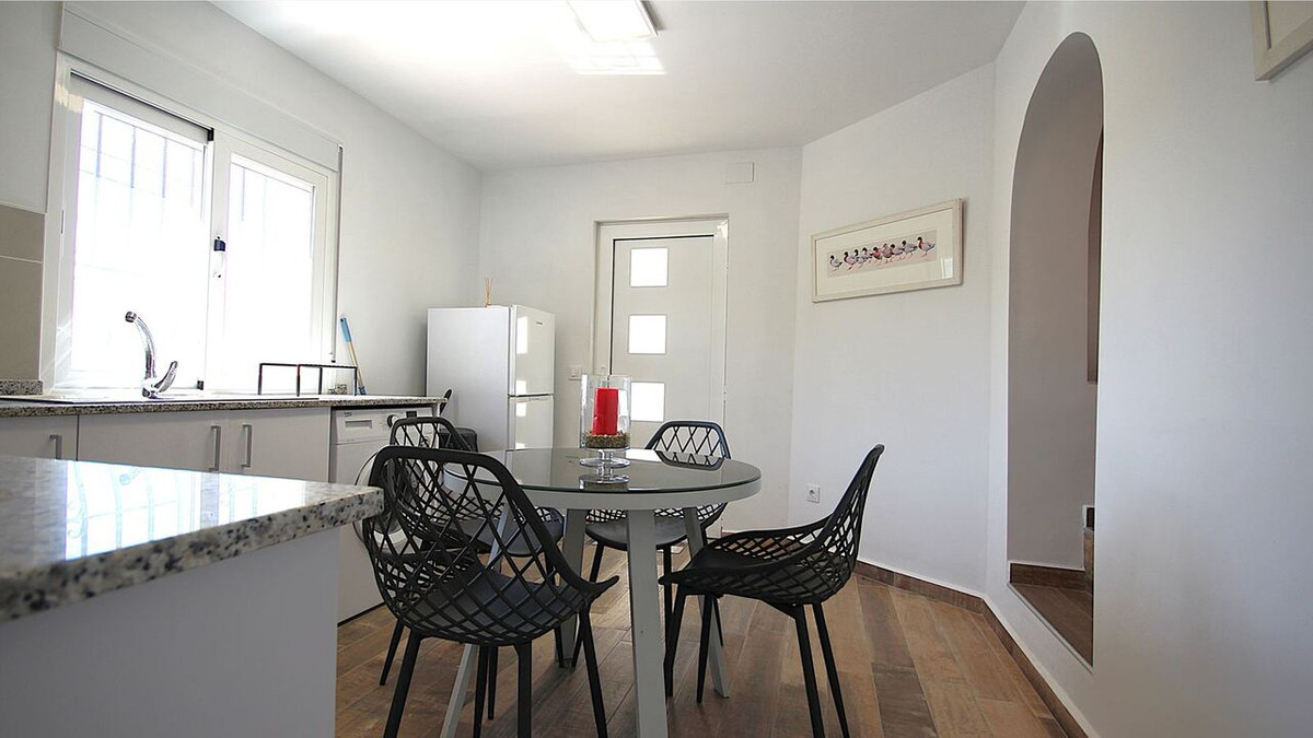 Se vende Villa - Chalet de 4 dormitorios en Costa Blanca, Alicante, España