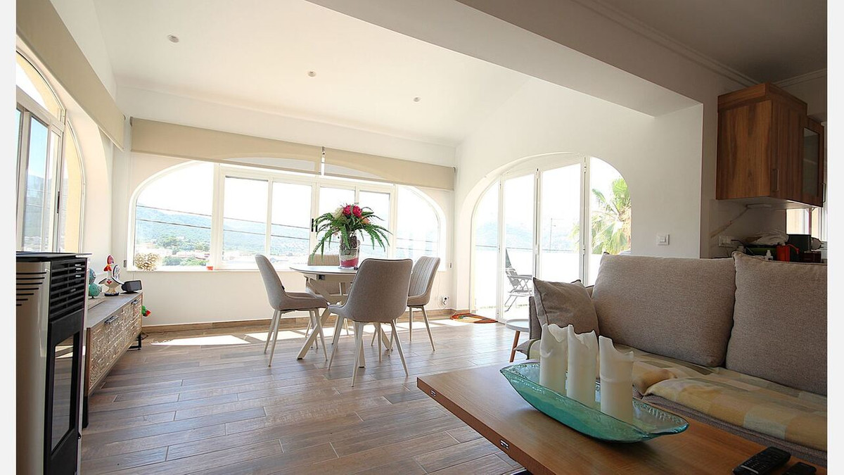 Se vende Villa - Chalet de 4 dormitorios en Costa Blanca, Alicante, España