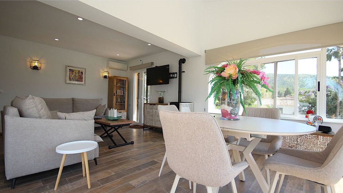 Se vende Villa - Chalet de 4 dormitorios en Costa Blanca, Alicante, España