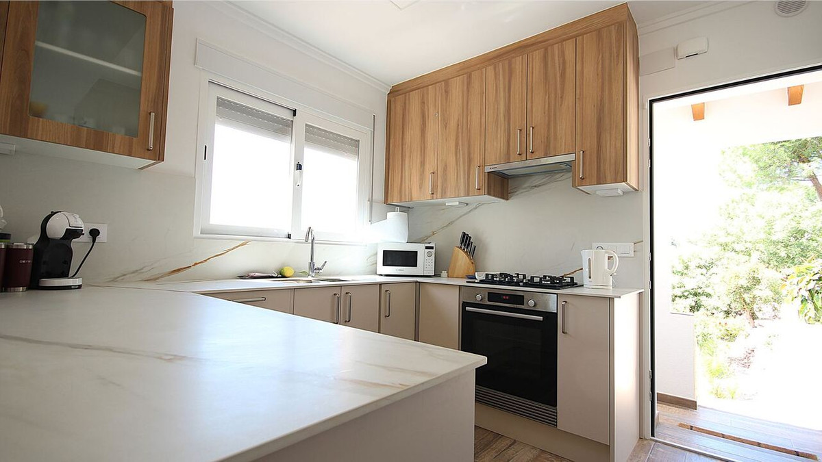 Se vende Villa - Chalet de 4 dormitorios en Costa Blanca, Alicante, España