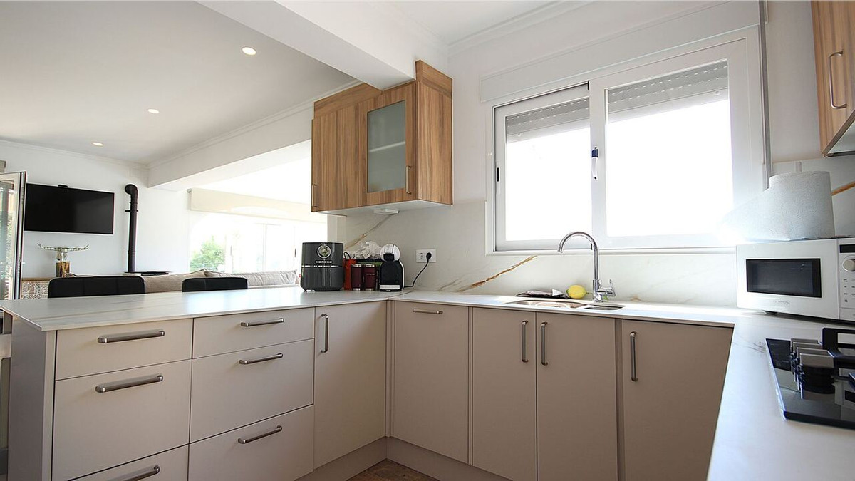 Se vende Villa - Chalet de 4 dormitorios en Costa Blanca, Alicante, España