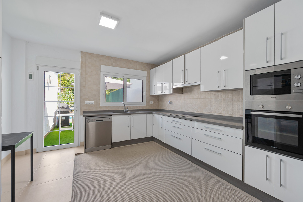 4 Bed Townhouse for sale in Marbella Costa Del Sol, Málaga, Spain