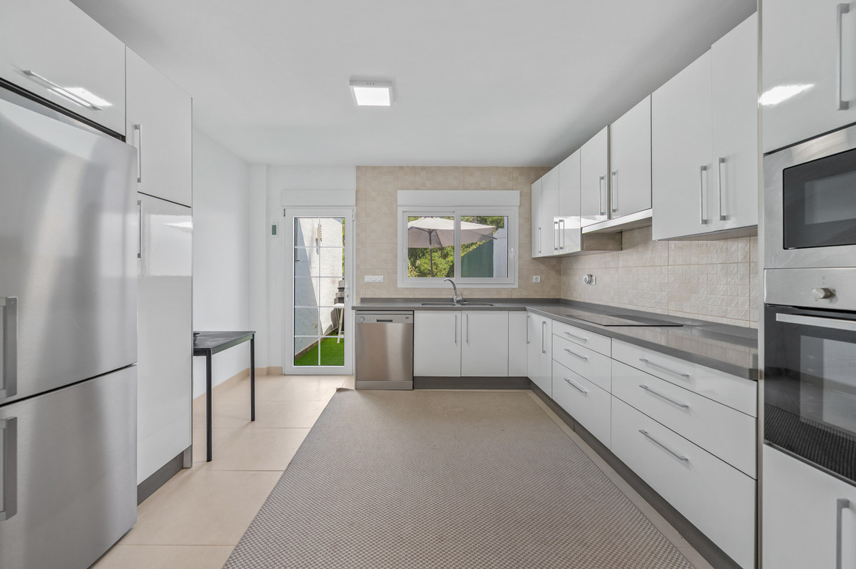 4 Bed Townhouse for sale in Marbella Costa Del Sol, Málaga, Spain