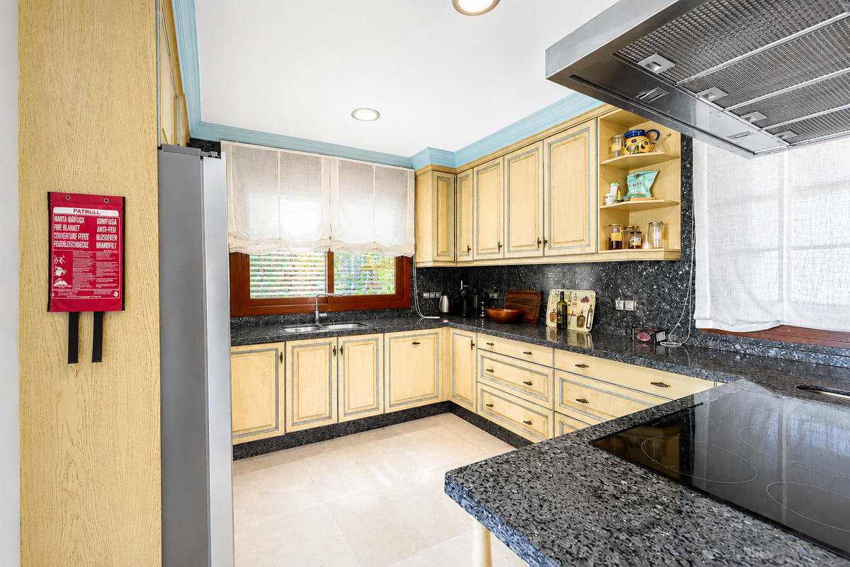 5 Bed Townhouse for sale in La Quinta Costa Del Sol, Málaga, Spain