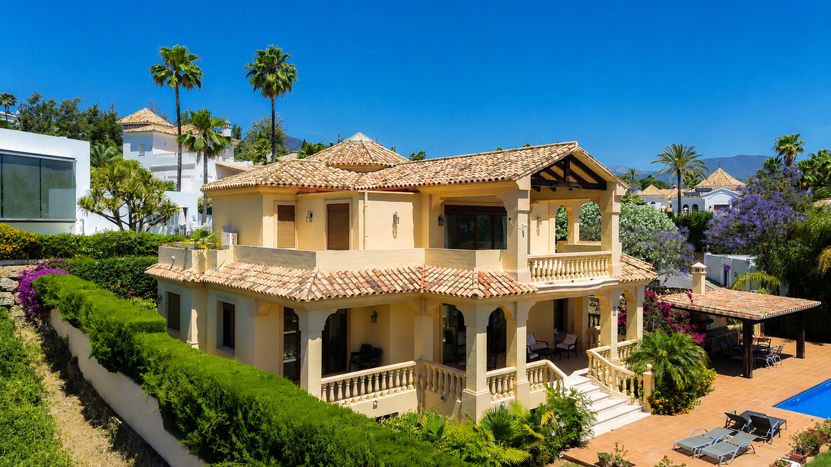 5 Bed Townhouse for sale in La Quinta Costa Del Sol, Málaga, Spain