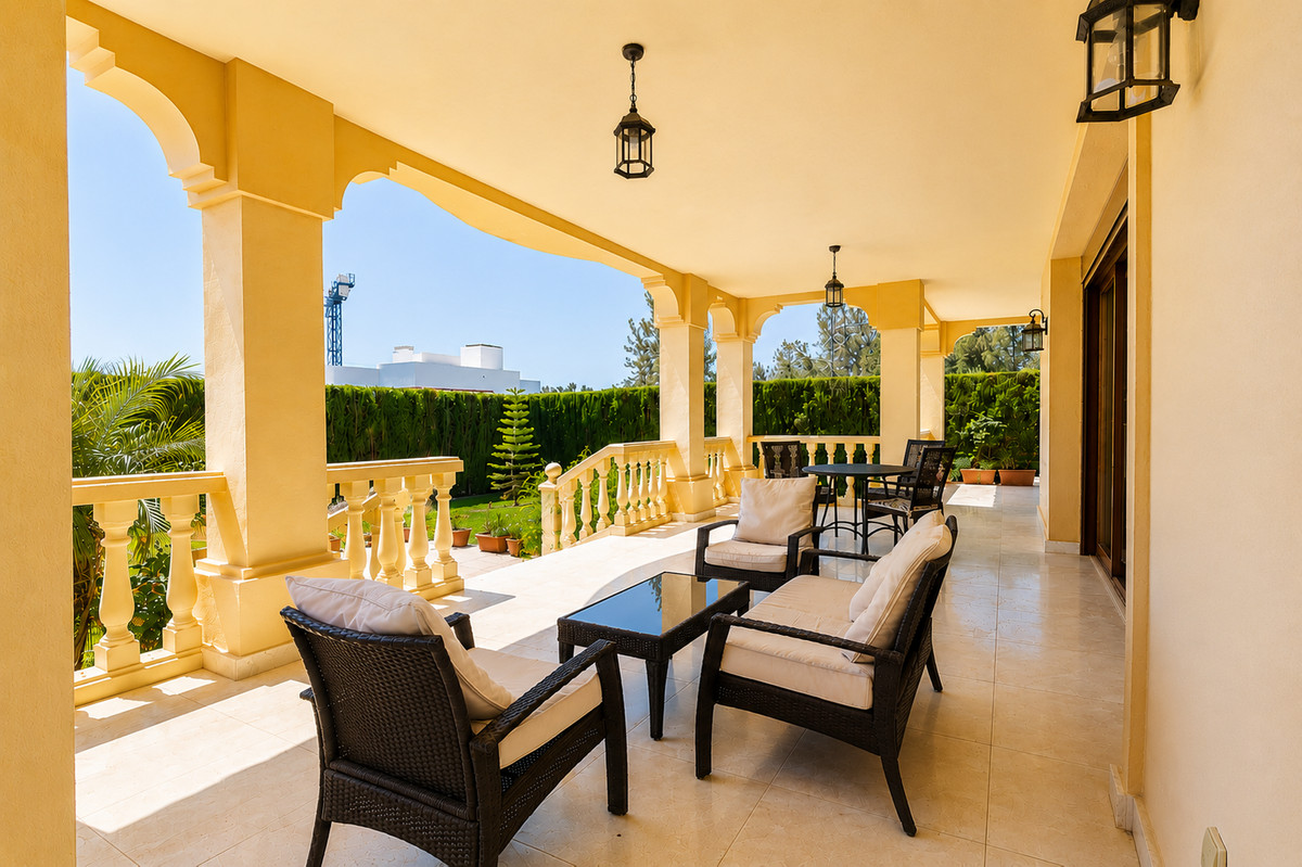 5 Bed Townhouse for sale in La Quinta Costa Del Sol, Málaga, Spain