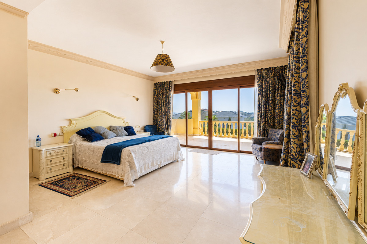 5 Bed Townhouse for sale in La Quinta Costa Del Sol, Málaga, Spain