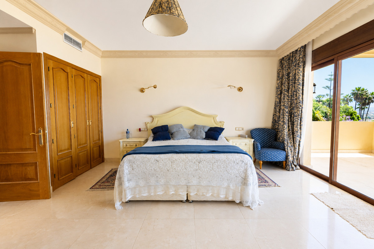 5 Bed Townhouse for sale in La Quinta Costa Del Sol, Málaga, Spain
