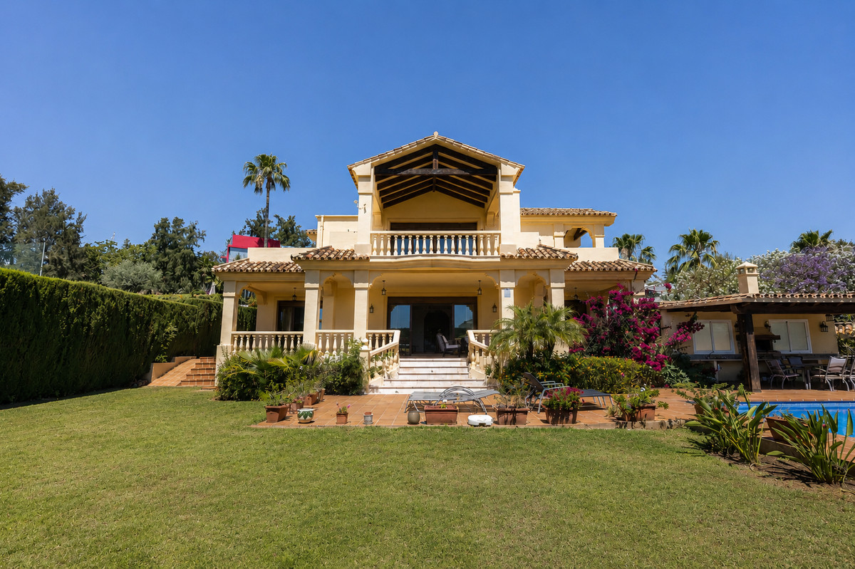 5 Bed Townhouse for sale in La Quinta Costa Del Sol, Málaga, Spain