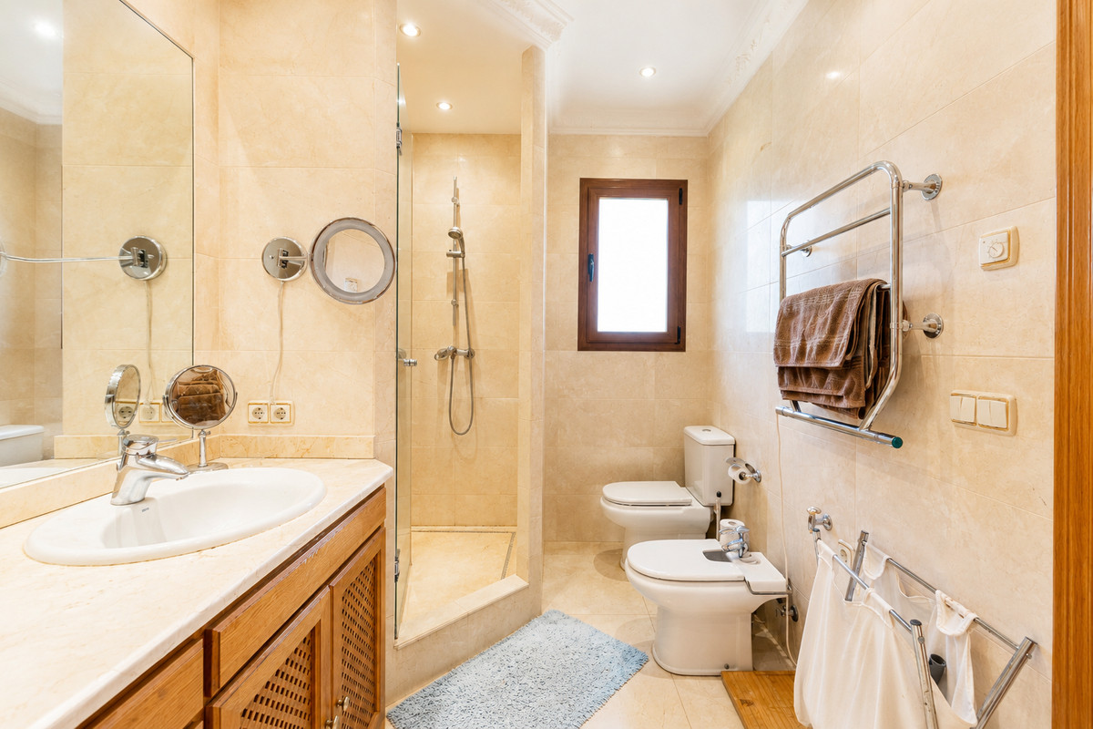 5 Bed Townhouse for sale in La Quinta Costa Del Sol, Málaga, Spain