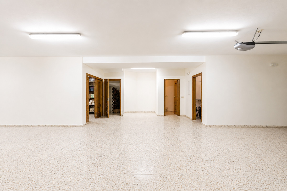 5 Bed Townhouse for sale in La Quinta Costa Del Sol, Málaga, Spain