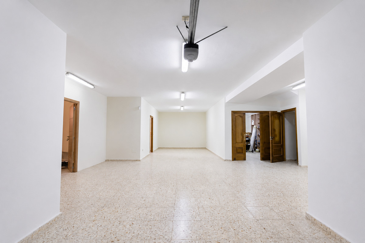 5 Bed Townhouse for sale in La Quinta Costa Del Sol, Málaga, Spain