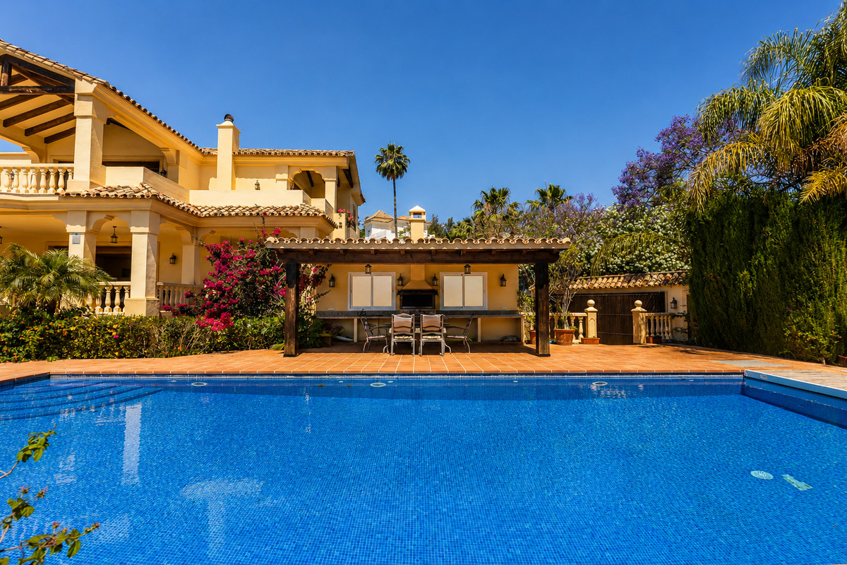 5 Bed Townhouse for sale in La Quinta Costa Del Sol, Málaga, Spain