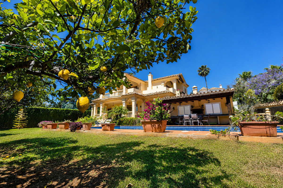 5 Bed Townhouse for sale in La Quinta Costa Del Sol, Málaga, Spain