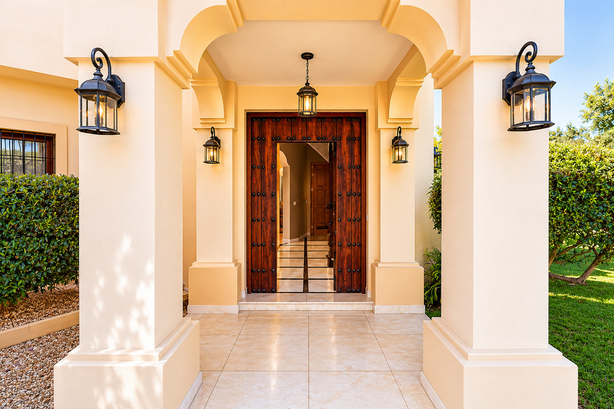 5 Bed Townhouse for sale in La Quinta Costa Del Sol, Málaga, Spain