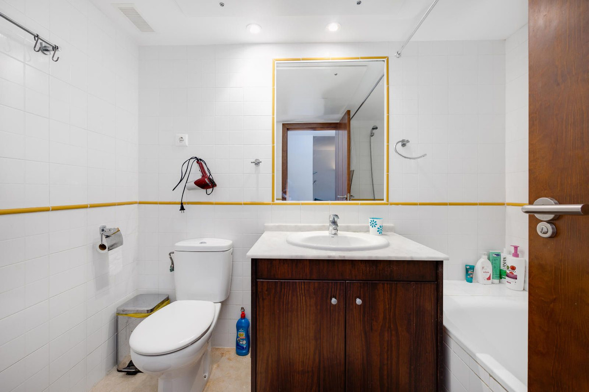 Se vende Apartamento Planta Media de 2 dormitorios en Costa Blanca, Alicante, España