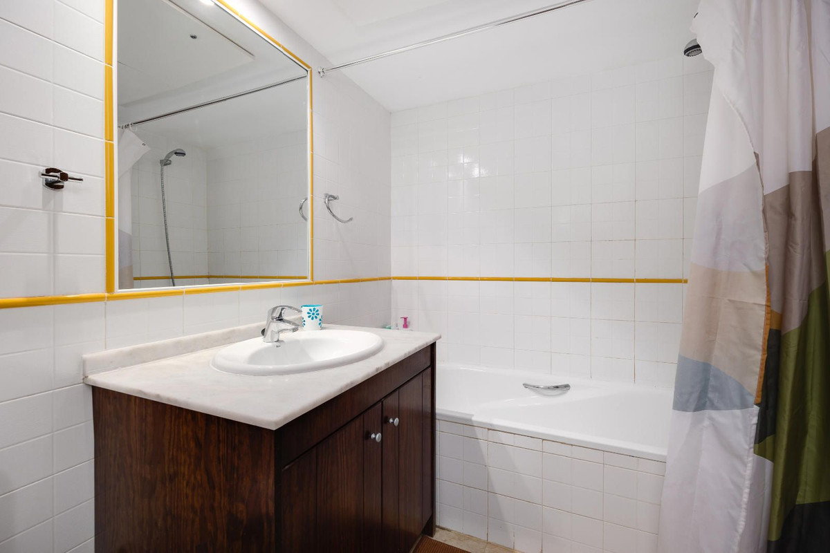 Se vende Apartamento Planta Media de 2 dormitorios en Costa Blanca, Alicante, España