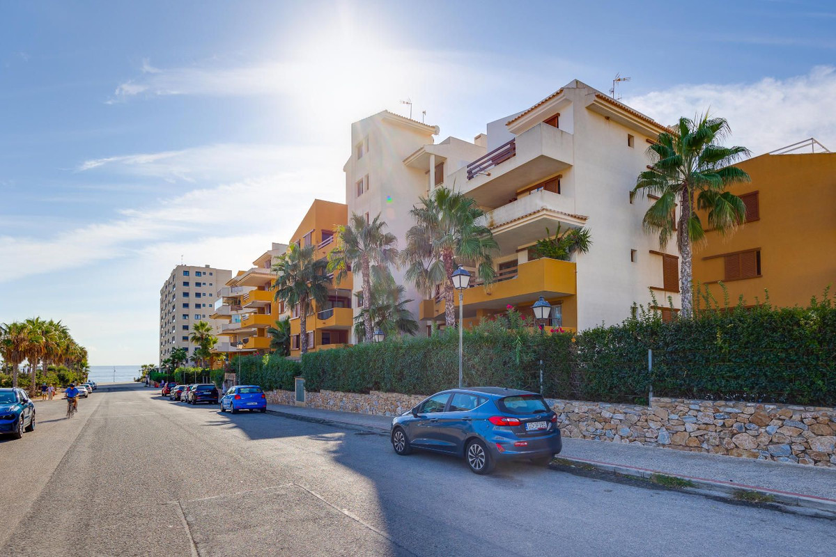 Se vende Apartamento Planta Media de 2 dormitorios en Costa Blanca, Alicante, España