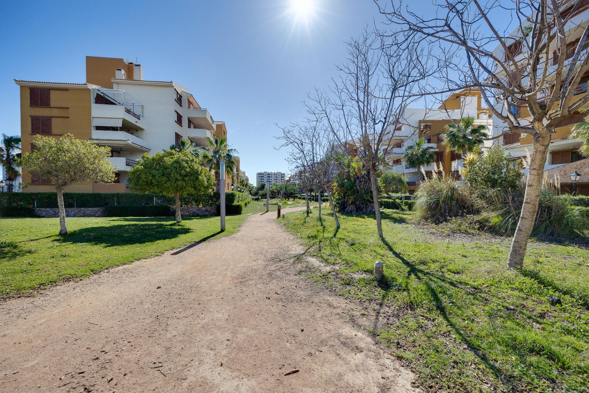 Se vende Apartamento Planta Media de 2 dormitorios en Costa Blanca, Alicante, España