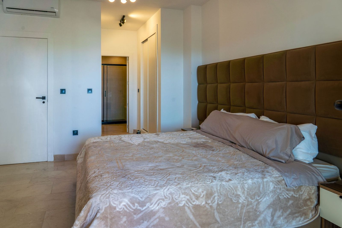 3 Bed Apartment for sale in Estepona Costa Del Sol, Málaga, Spain