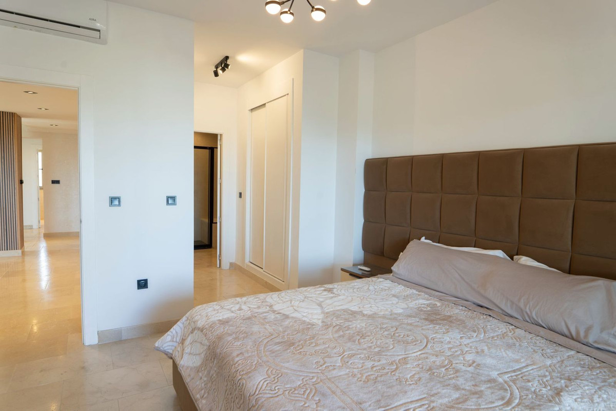 3 Bed Apartment for sale in Estepona Costa Del Sol, Málaga, Spain
