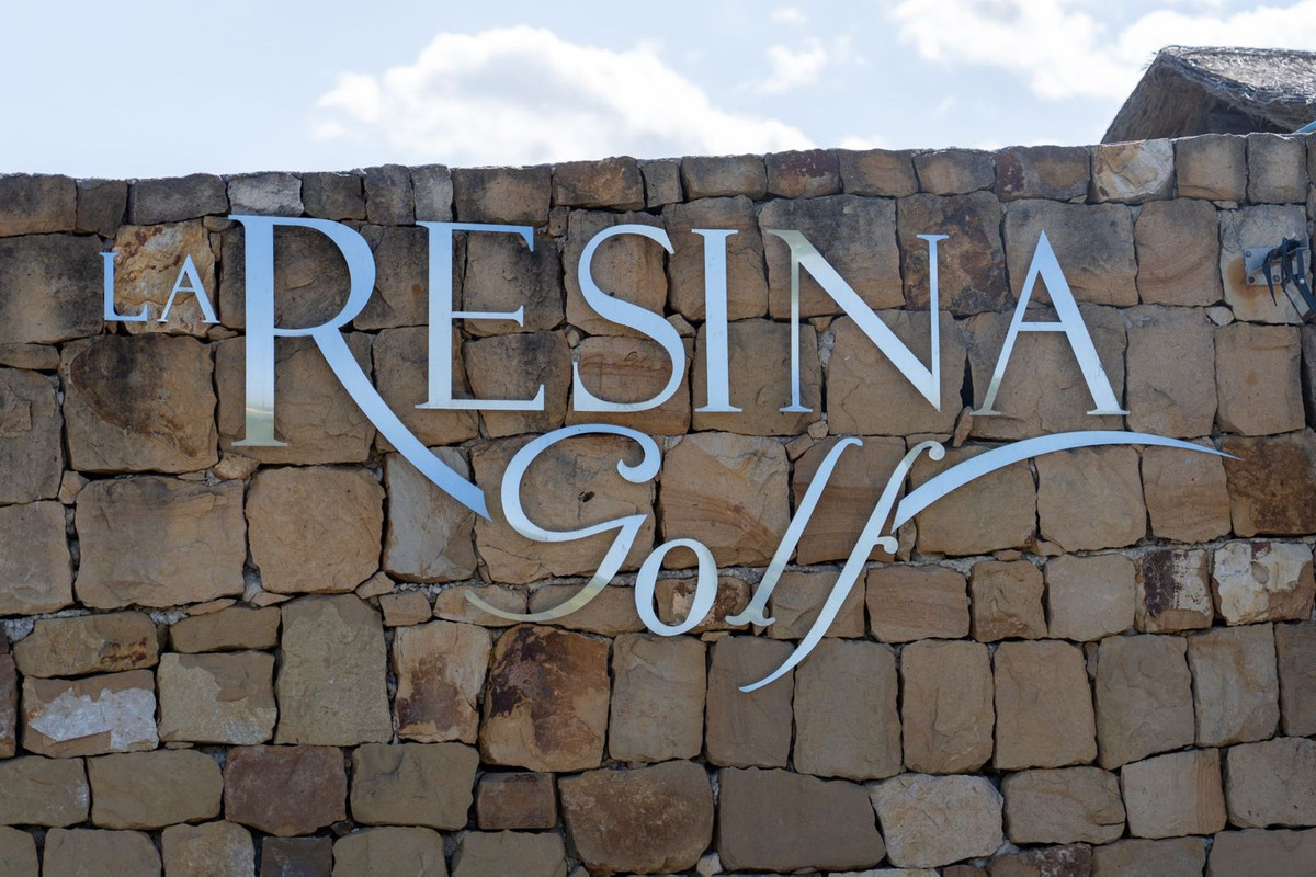 3 Bed Apartment for sale in Estepona Costa Del Sol, Málaga, Spain
