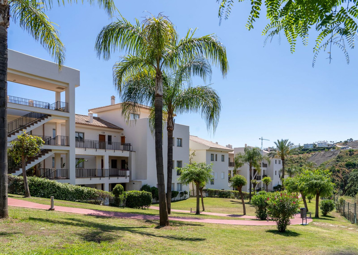 3 Bed Apartment for sale in Estepona Costa Del Sol, Málaga, Spain