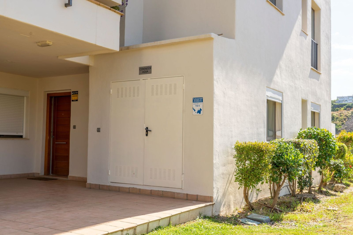 3 Bed Apartment for sale in Estepona Costa Del Sol, Málaga, Spain