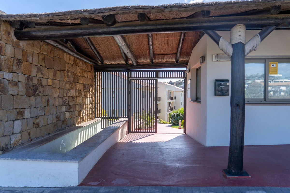 3 Bed Apartment for sale in Estepona Costa Del Sol, Málaga, Spain